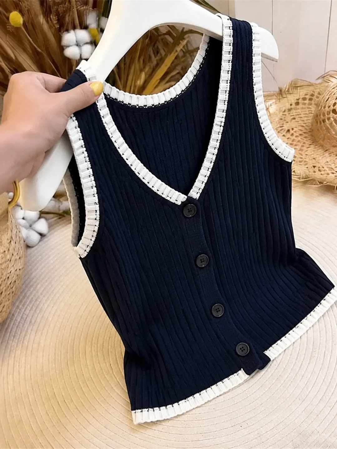 

Elegant V-Neck Sleeveless Ice Silk Knitted Vest Commute Versatile Slimming Top Summer Women's Fashion Straight Cut Style