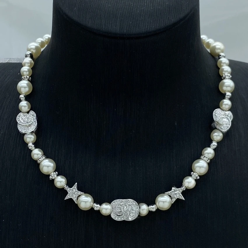 

2025 New Women's Fashion Necklace, Luxury Minimalist Retro Look, Exquisite & Stylish, Perfect Gift for Female Friends