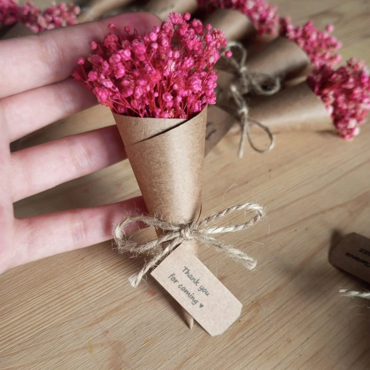 

Розовые сувениры с магнитами из сушеных цветов: сувениры для мини-букета, подарки для оптовой вечеринки