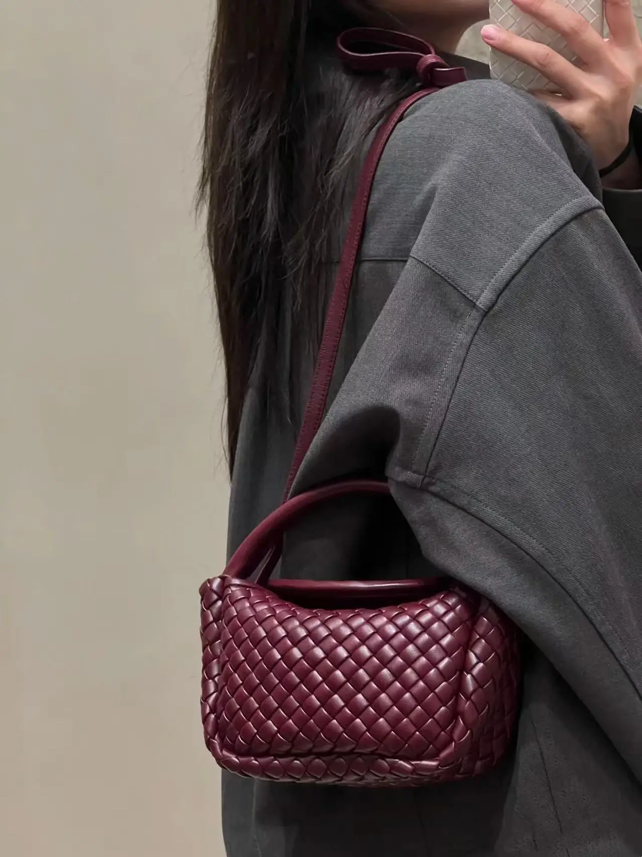 2024 Autumn/Winter New Leather Soft Weaving Simple Fashion Women's Shoulder Bag