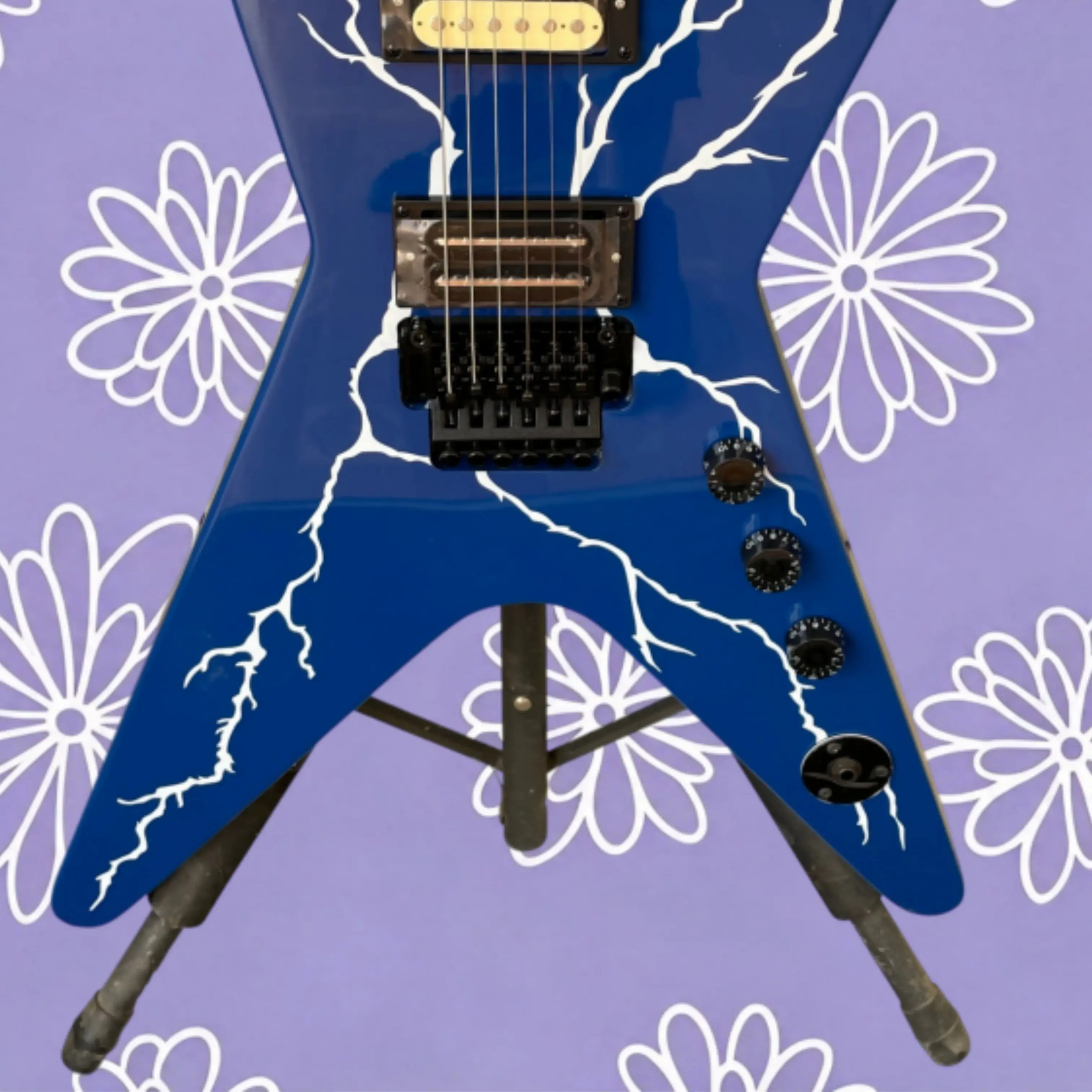 Blue Electric Guitar with a Striking White Lightning Crackle Body, Strong Visual Impact Guitars, Ideal for Heavy Rock Guitarra