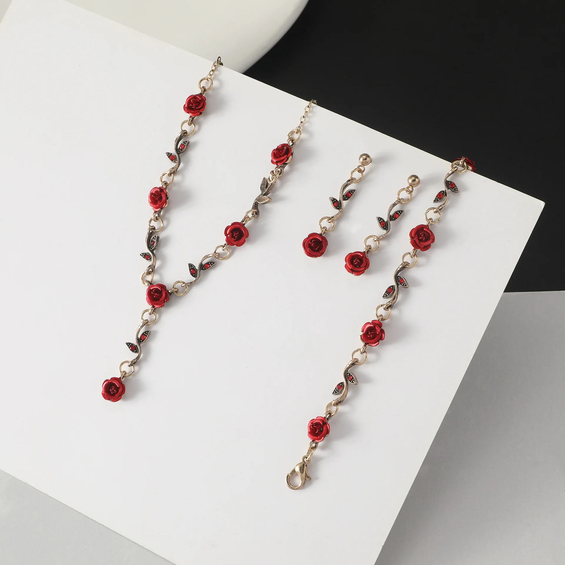 Vintage French Red Rose Flower Necklace Bracelet Set for Women Fashion Romantic Clavicle Chain Necklace Engagement Jewelry Gifts