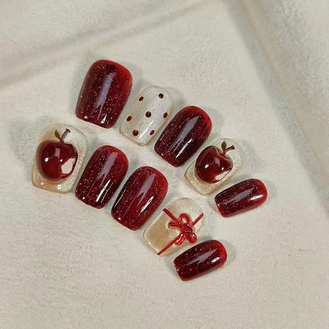 10 Stück/Set handgefertigtes künstliches Nagel-Set – 3D-Effekt eines handgeklemmten Apfels – funkelndes Katzenauge – rote Schleife mit Diamanten, künstliche Nägel