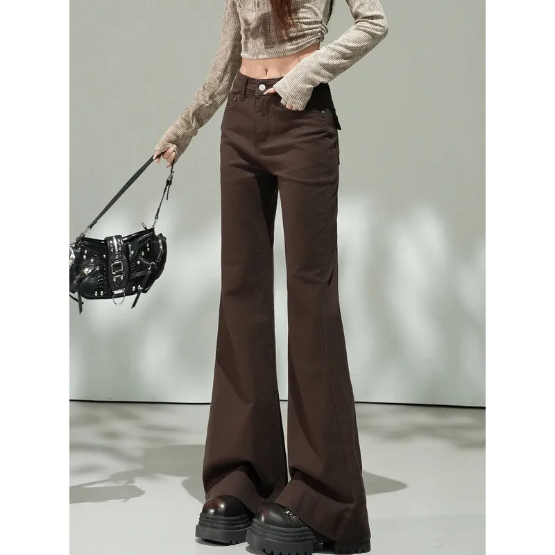 خريف 2025 جينز بيل بوت بلون القهوة للنساء سروال حافر مرن صغير الحجم عالي الخصر من القطن بسحاب