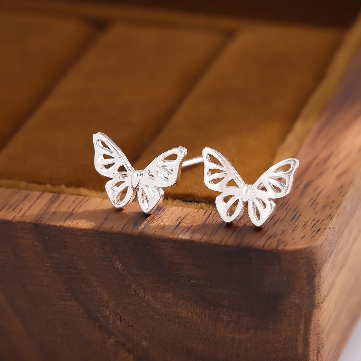 UiniTail Hot Selling New 925 Tibetan Silver Fashion Simple Butterfly Hollow Fresh and Versatile Earrings High Quality Girl ED203