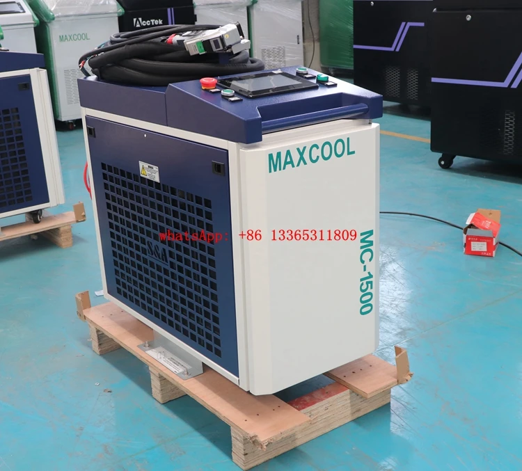 High Power 3000 Watts Continuous Water Cooling Laser Cleaning Machine For Metal Oil Paint Rust Removal Car Paint Laser Cleaner