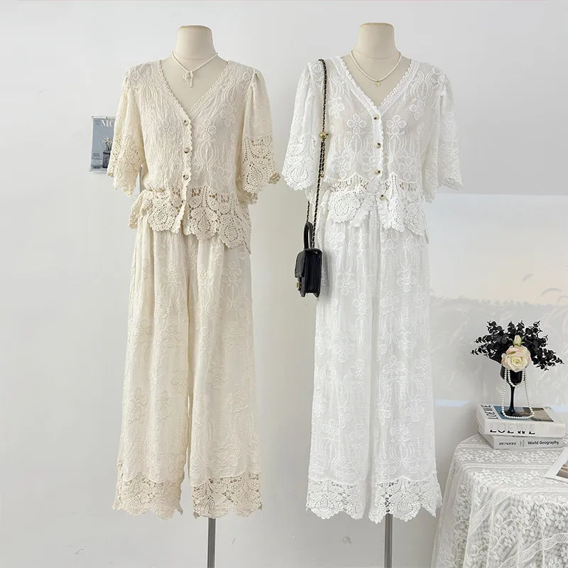 

Французский стиль: вышитая цветочная блузка с V-образным вырезом и коротким рукавом, кружевная рубашка, брюки с высокой талией и широкими штанинами, женский весенний комплект из двух предметов