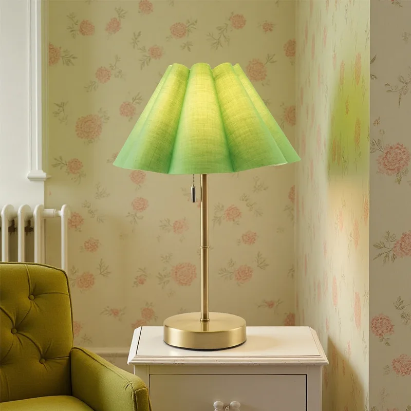 European retro light luxury fabric wrought iron study bedroom night lamp bedside hotel cafe desktop lamp