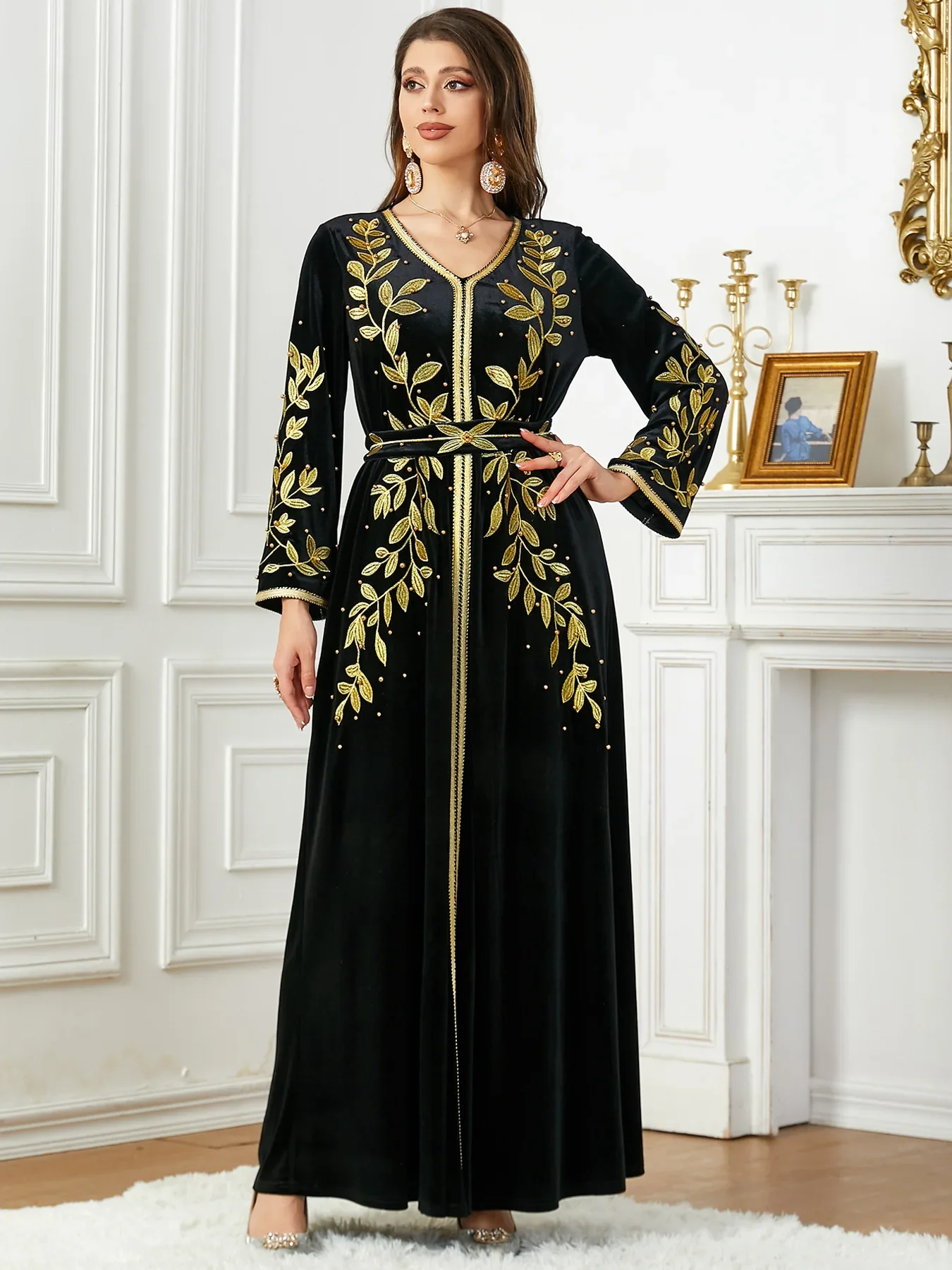 Winter Embroidery Muslim Dress Abaya for Women Velvet Abayas Beading Lace-up Morocco Party Dress Kaftan Arabic Long Robe Autumn