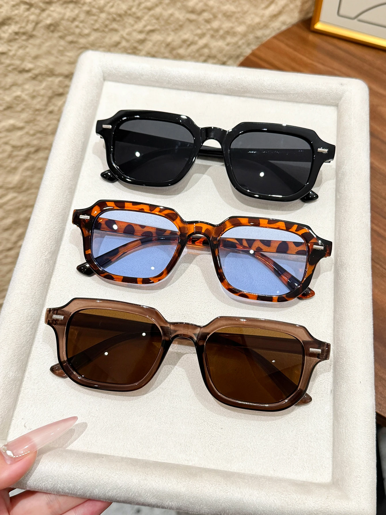 3-teiliges Set klassischer kleiner quadratischer Sonnenbrillen für Damen und Herren, hochwertige Sonnenbrillen für Reisen und Autofahren, Bonbonfarben – Detail 7