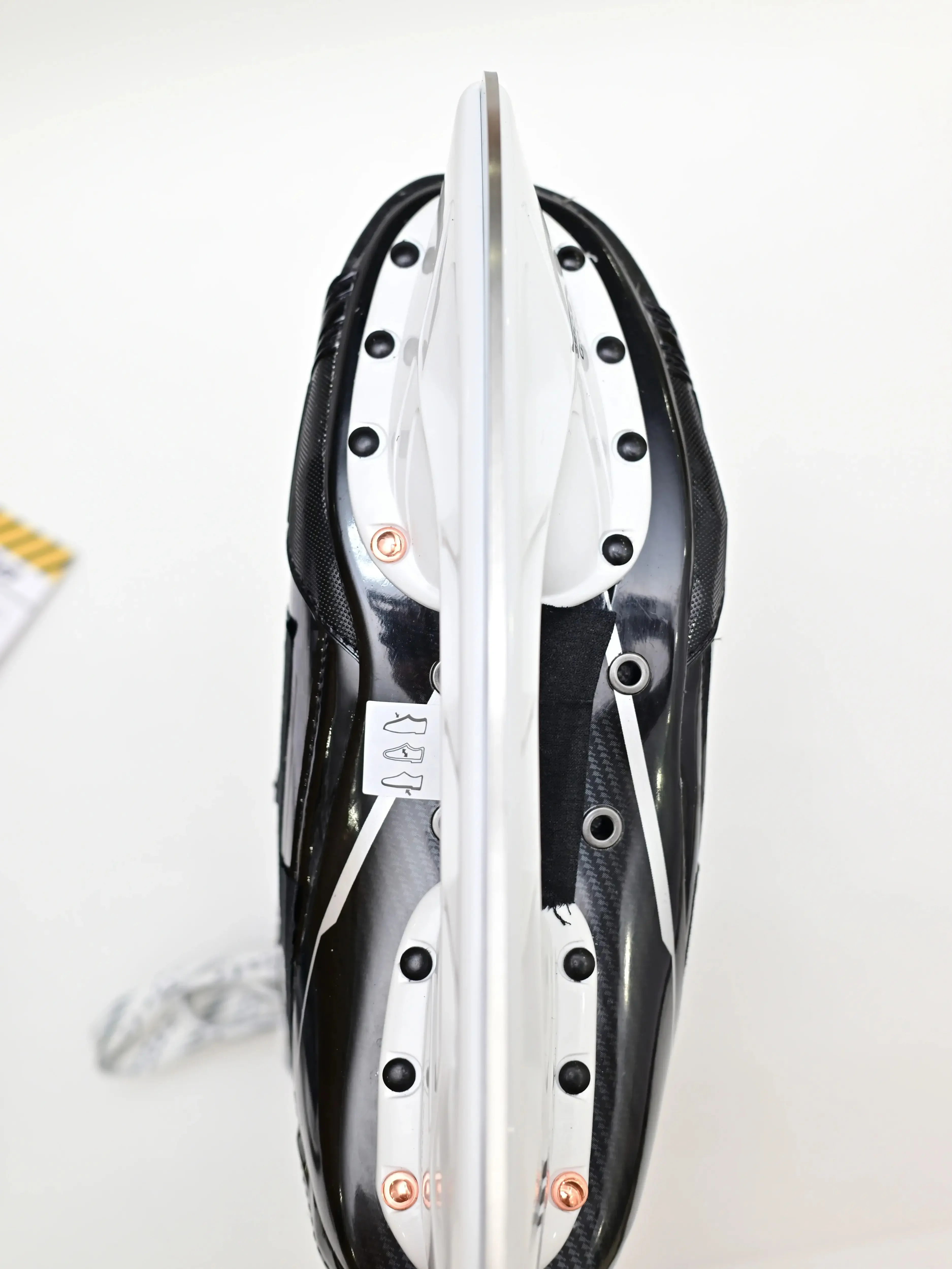 Forme thermique Moulage thermique Hockey Skate Curv Lame en acier composite Véritable hockey sur glace en fibre de carbone Performance personnalisable adaptée à la lumière