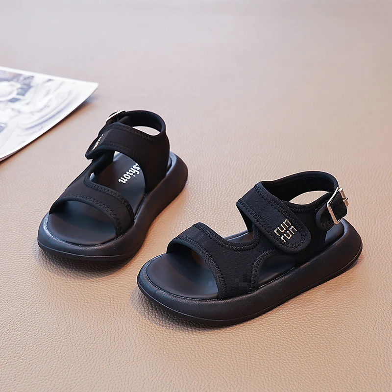 A pair of children's summer open-toe sports sandals, made of soft material, suitable for outdoor wear. ST-L321