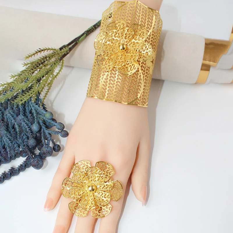 

Dubai, Middle East24kgold Luxury African Necklace Big Bracelet Earrings Ring4Piece Suit