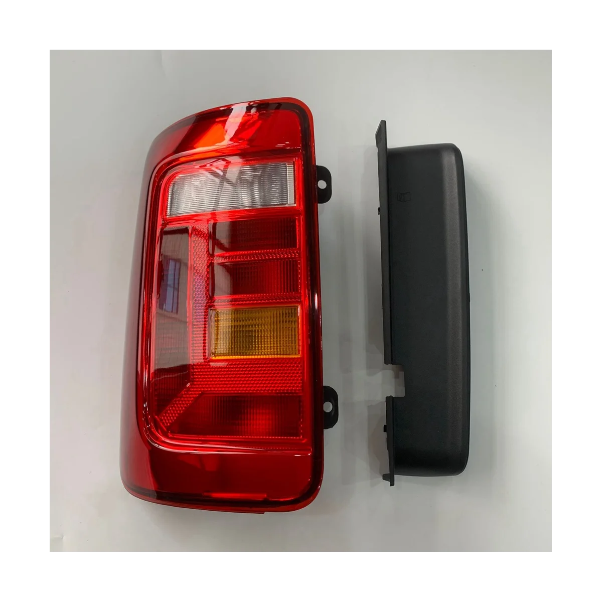 

Left Rear Tail Light Brake Lamp Turn Signal Rear Fog Lamp 2K1945095Q for VW Caddy 2016 2017 2018 2019 2020