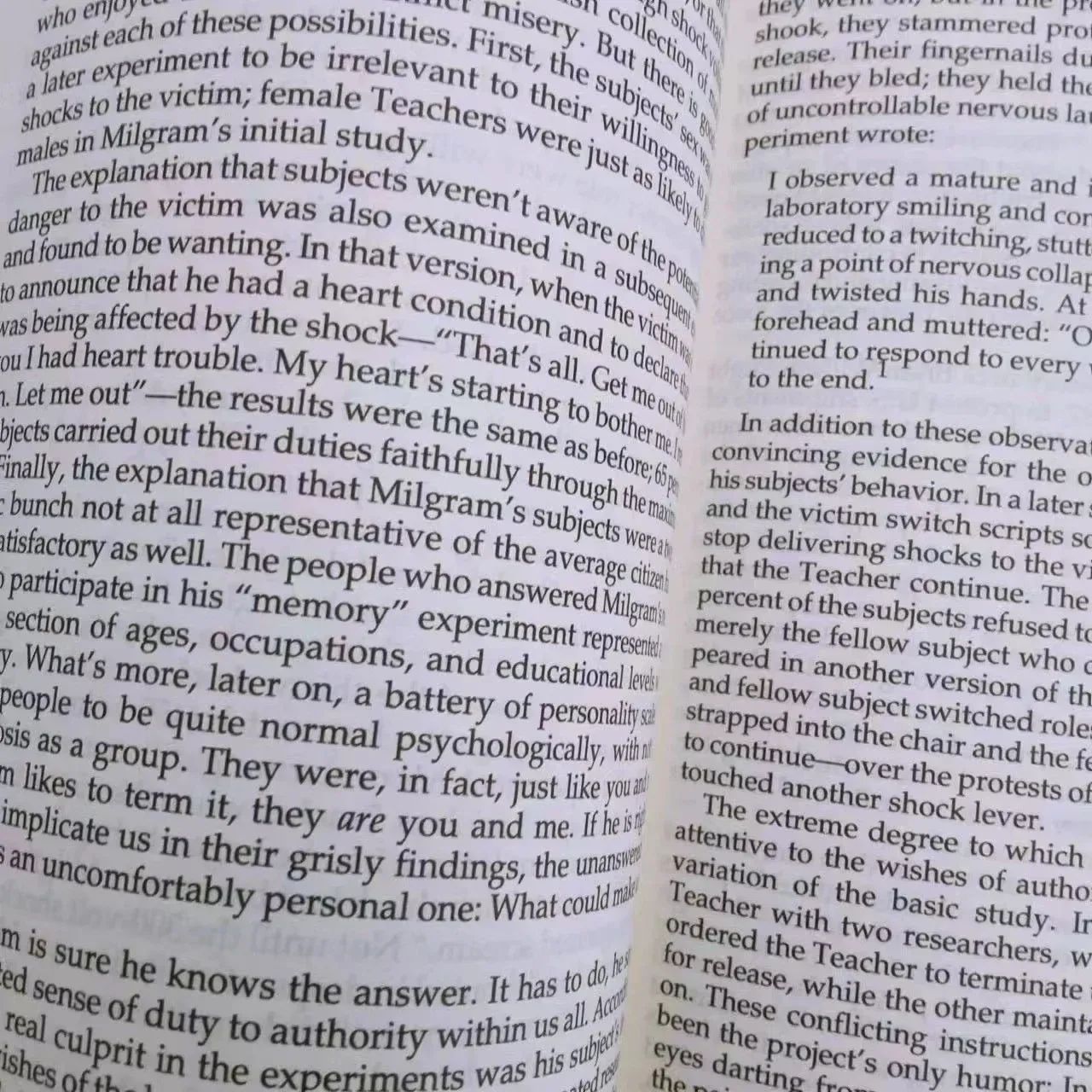 Influence:the Psychology of Persuasiom Paperback Book English