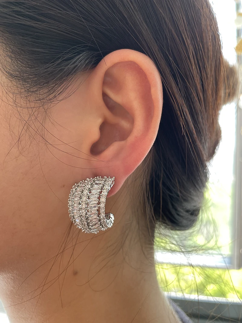 Luxury Irregular Cubic Zirconia Stud Earrings Fashion Roll Shape Design Exquisite Bride Wedding Anniversary Jewelry Big Studs