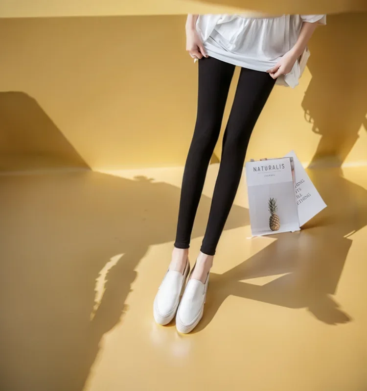 Women Sports Leggings Embarrassment-Free Tightness Designed Gymwear Floor-Length Fashion-Forward Trim Artistic Regular Low-Rise