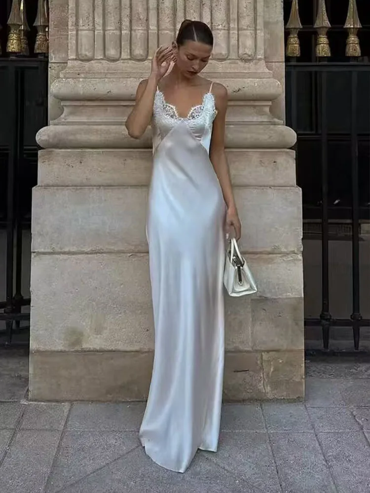 فستان نسائي صيفي جديد لعام 2026 بتصميم عصري برقبة على شكل V مع تطريز دانتيل ​ ​ فستان طويل من الساتان للنساء، أنيق وجذاب بظهر مكشوف، ضيق وبدون أكمام