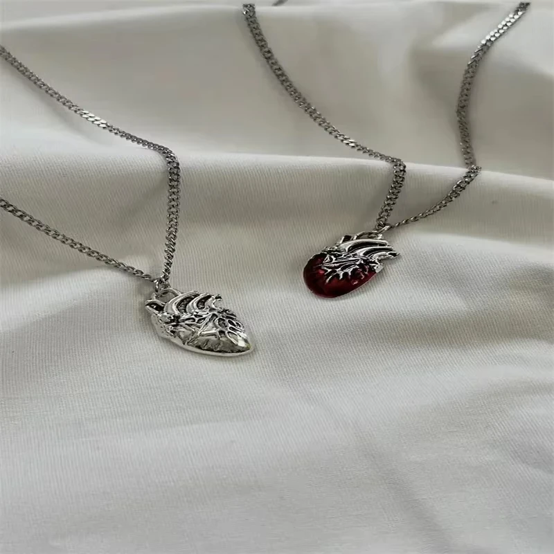 Gothic Vampire Bat Bloody Heart Pendant Necklace Fashionable Pagan Witch Jewelry Anatomy Heart Halloween Accessories Gift