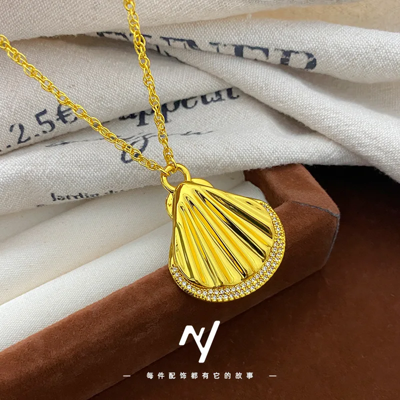 قلادة من الذهب الحقيقي عيار 24 قيراط مرصعة بالألماس على شكل مروحة حلوة عيار 9999 من الذهب الخالص مرصعة بالألماس قلادة على شكل صدفة معدنية