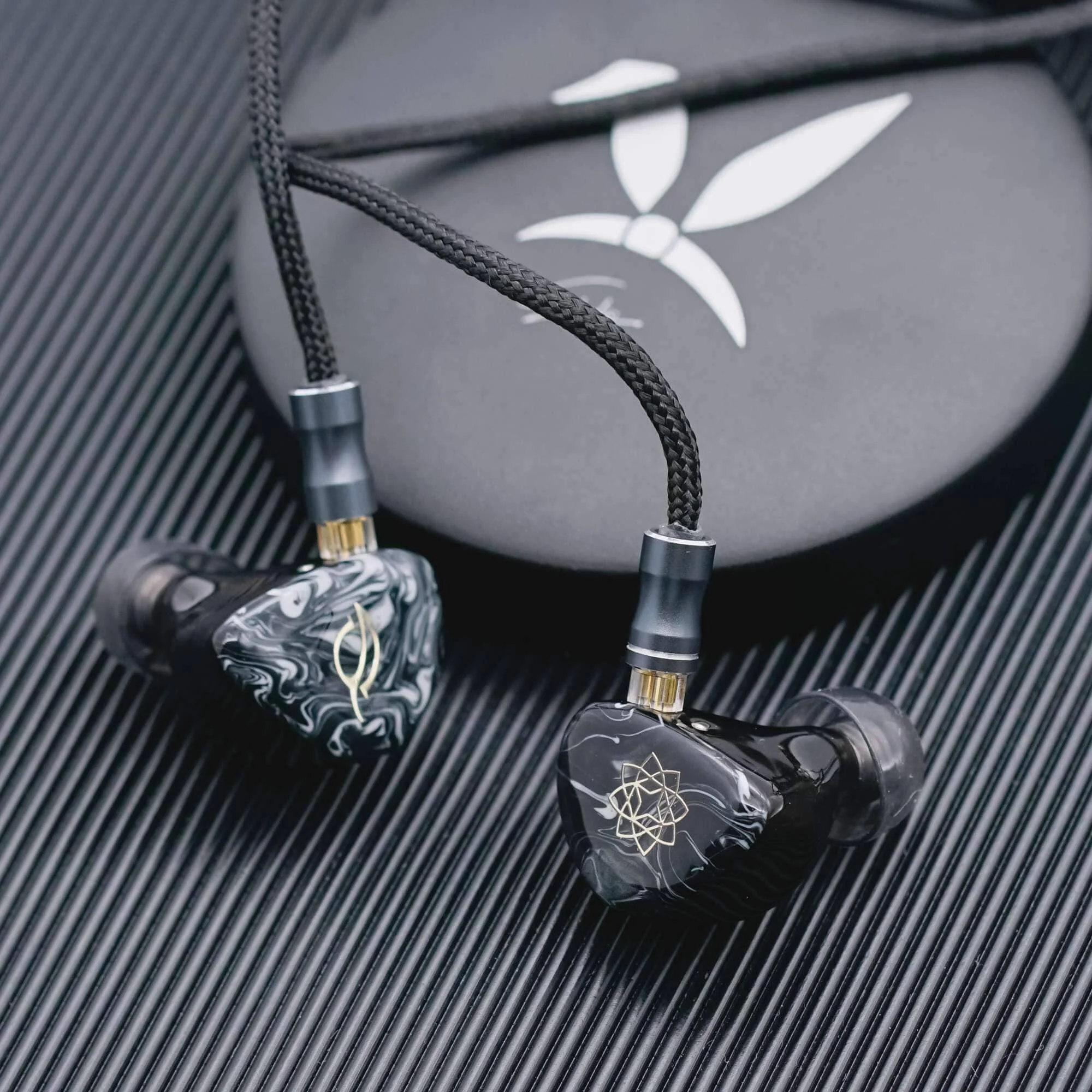 SeeAudio Bravery Black 4BA In-Ear Monitors 4 Balanced Armature Driver Earphone Resin ACG Treble Vocal HiFi Music Headphone