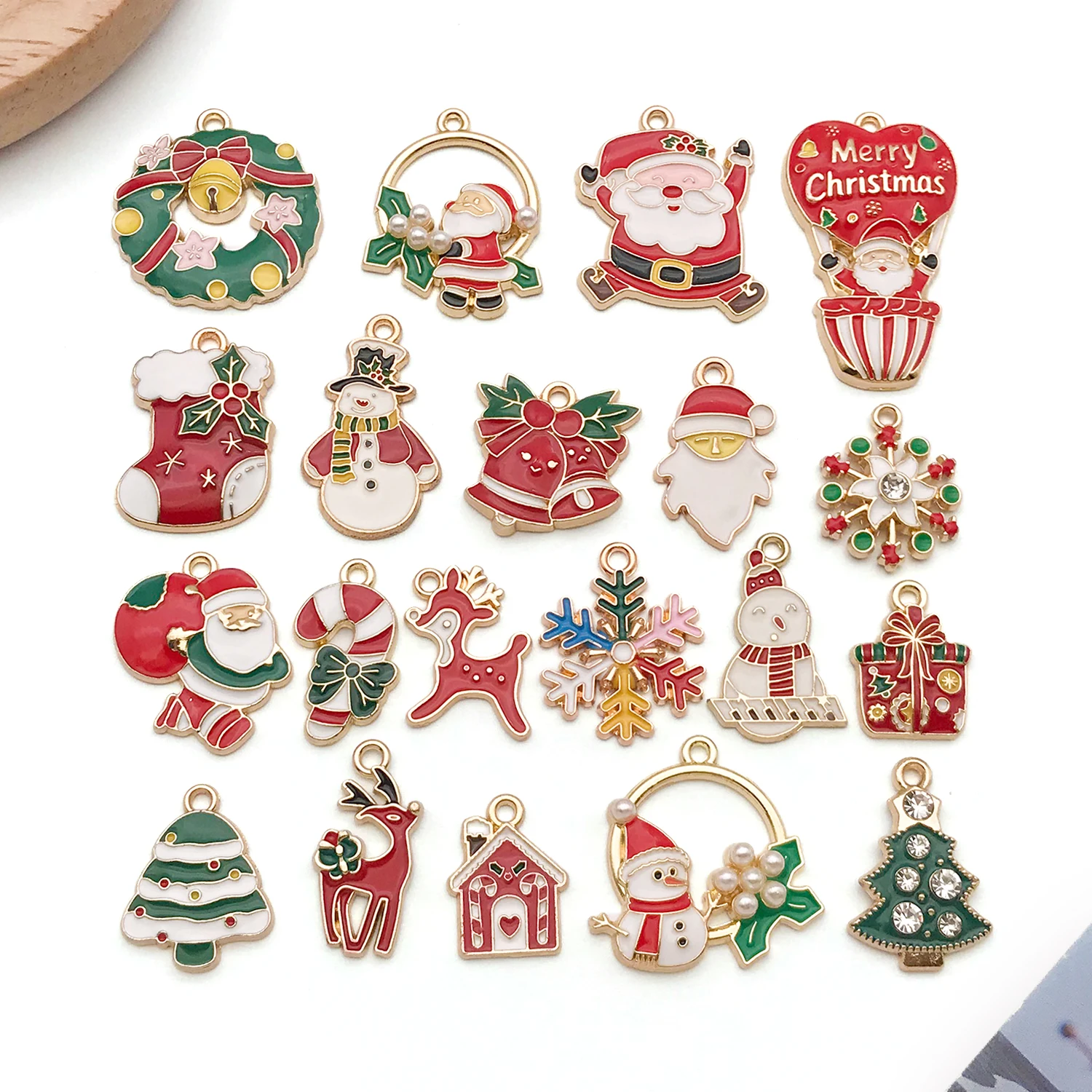 Randomly Mix 20Pcs Enamel Christmas Charms Snowman Santa Tree Penguin Reindeer Pendant For DIY Jewelry Making Accessories