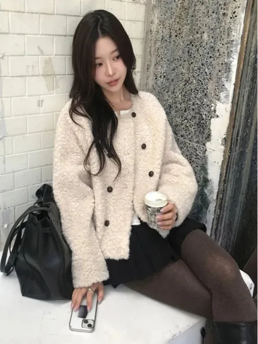 

Korean Sle Winter Faionable ort Coat Women's Ele round Ne Double Button Fur Trimmed Versatile Quali Outerwear