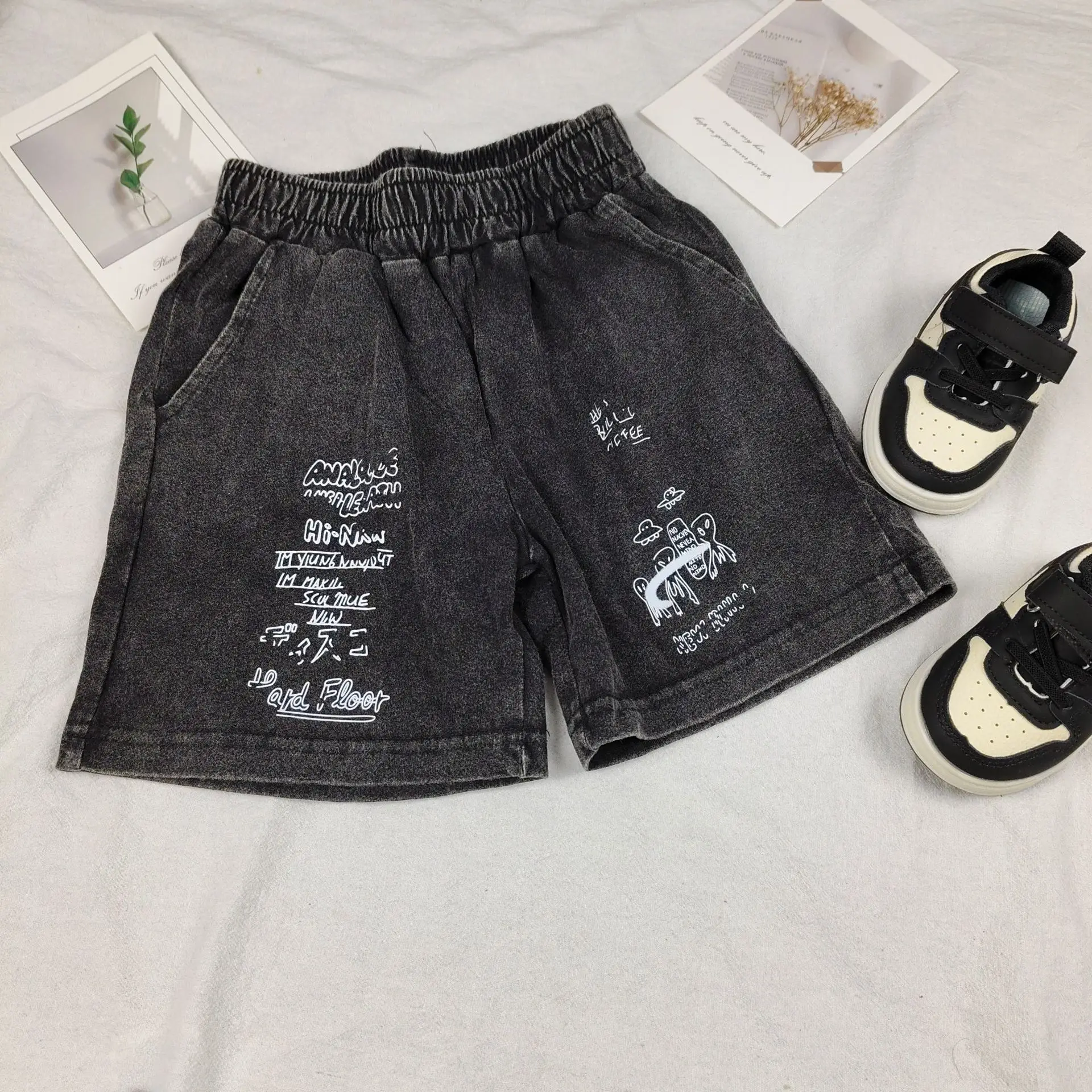 Fashion New Boys Denim Shorts Children Casual Knee Length Jeans Shorts For Summer Girls Black Graffiti Cartoon Shorts 2-10 Years