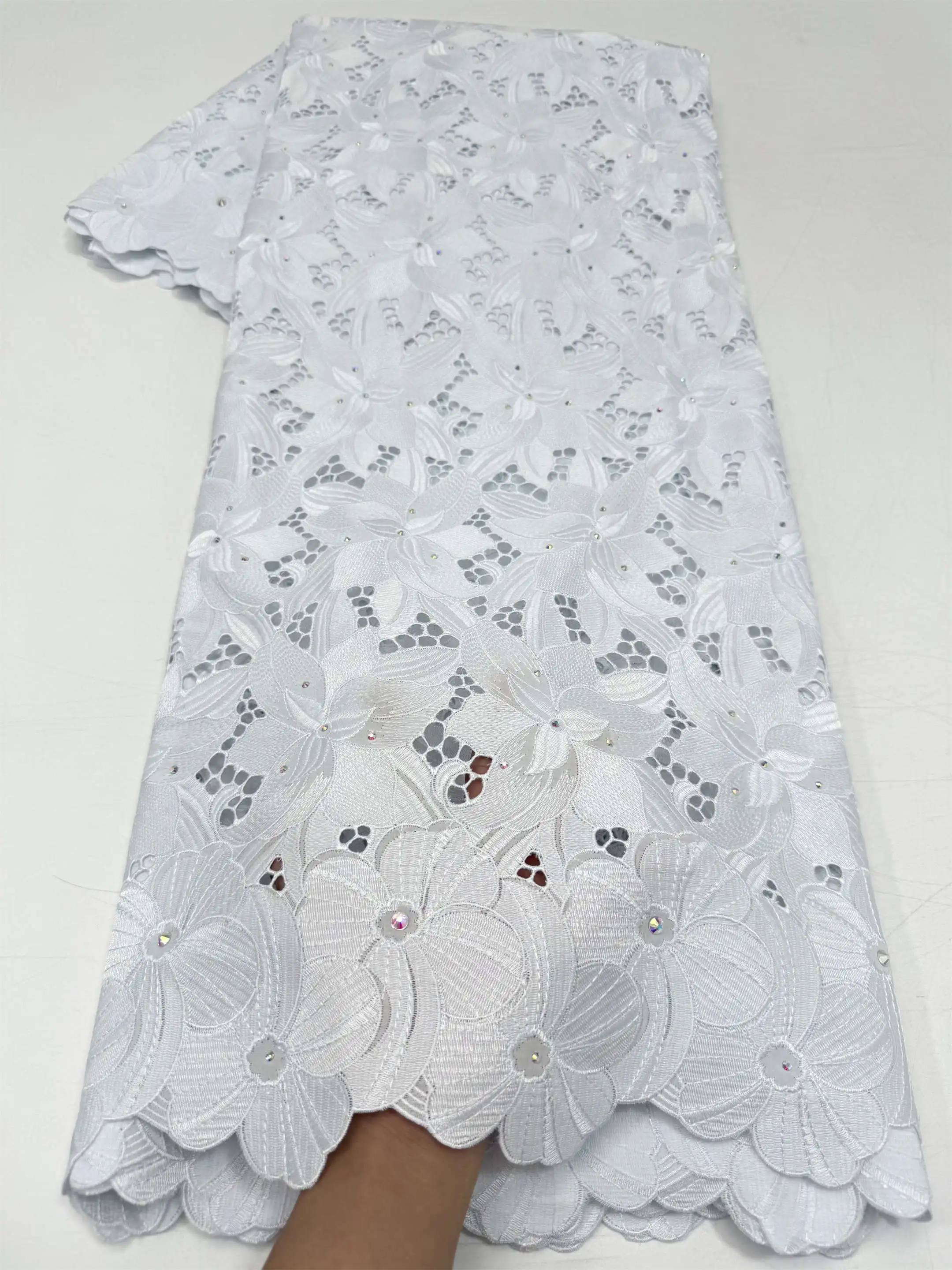 ナイジェリア刺繍コットンレース生地高品質フラワー刺繍2026 - Embroidery Flower Pattern のレビューと価格