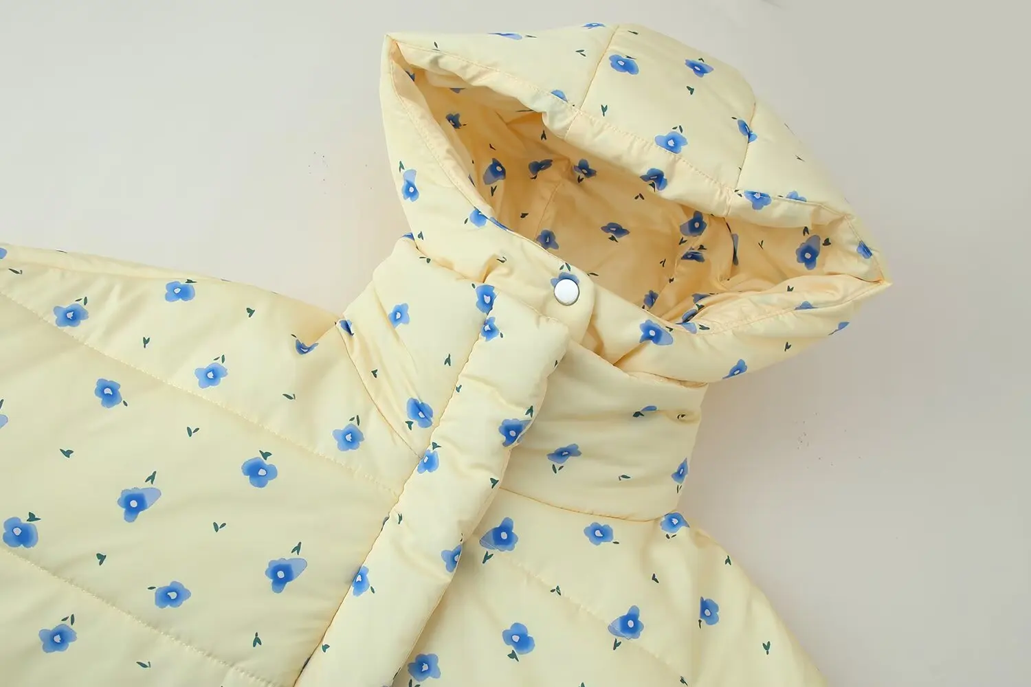 Invierno nueva moda casual estilo universitario reductor de edad y cálido pequeño estampado floral chaqueta de algodón estilo dulce