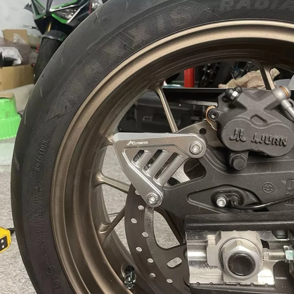 بالنسبة للحاجز الخلفي CFMOTO 800NK قم بإزالة الغطاء المزخرف