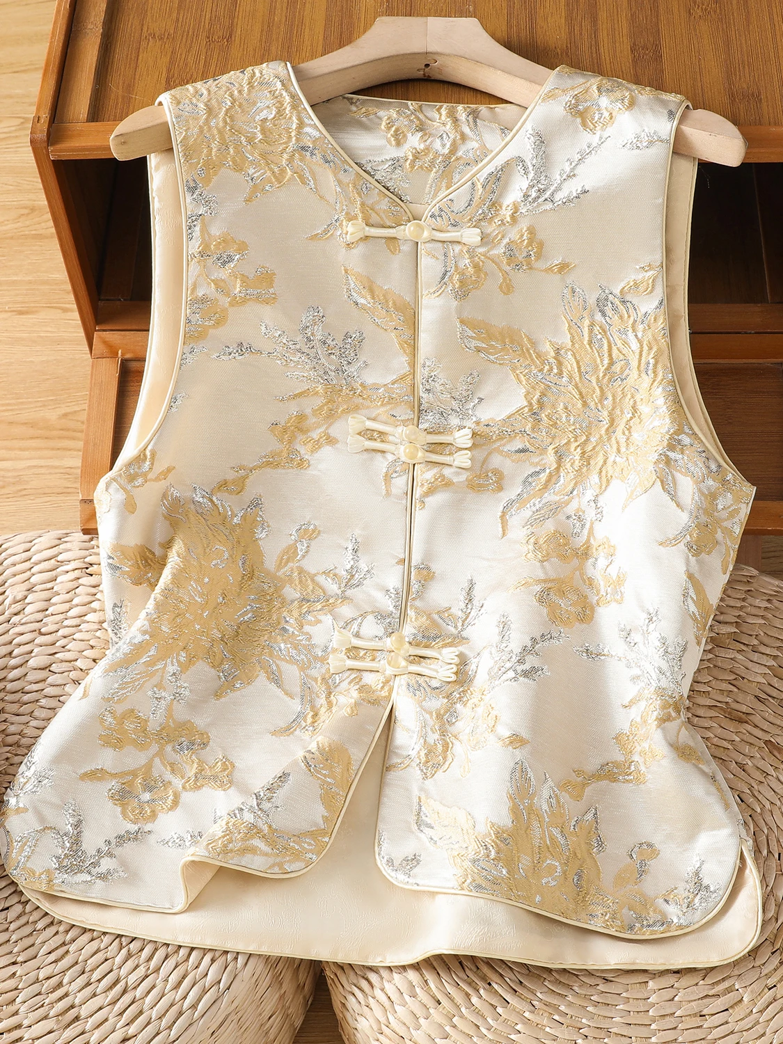 

New Chinese Sle Svel Large Size Vest Embroidered Button Bal Top Women's Faionable Traditional Sle Upperwear