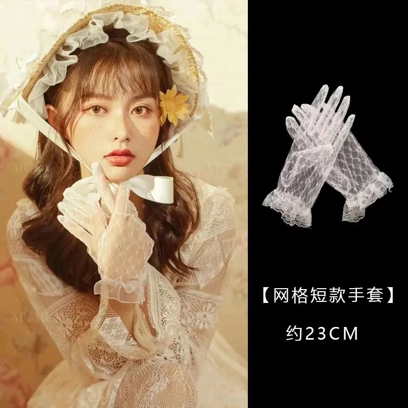 Immagine 6: Guanti da Sposa Vintage in Pizzo Bianco con Fiocco e Perle per Abito da Sposa e Servizio Fotografico