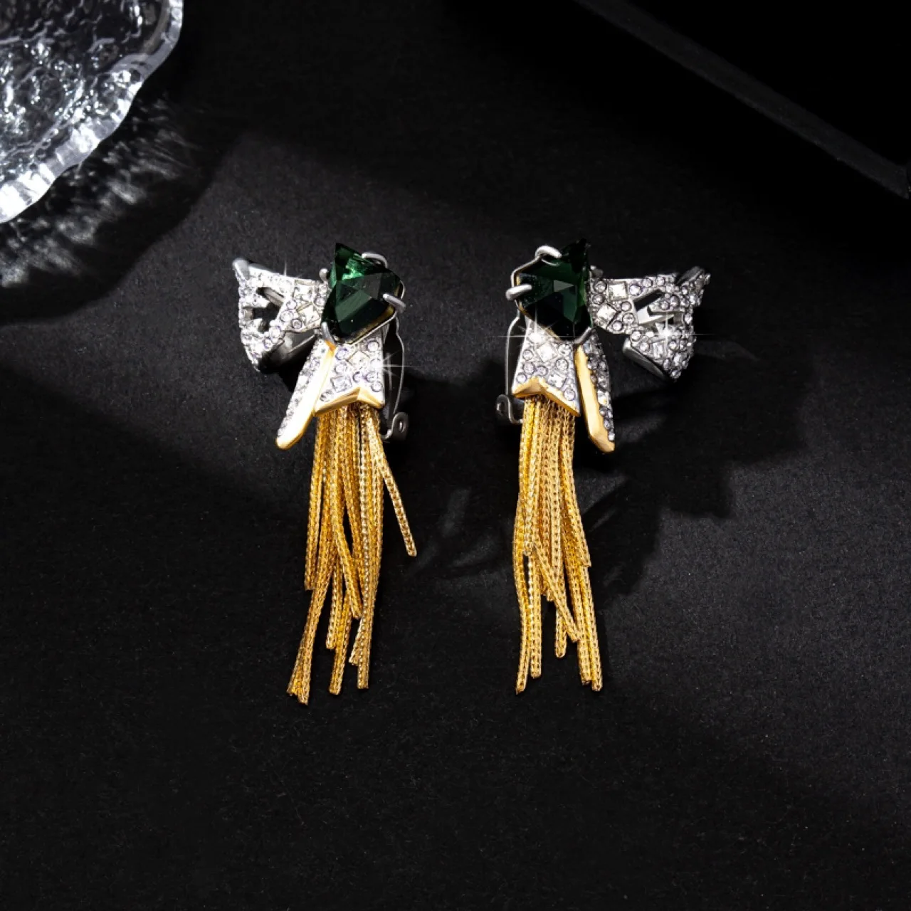 Ghost Original Copper Plated Two-tone Gold Full Diamond Tassel Ear Clip