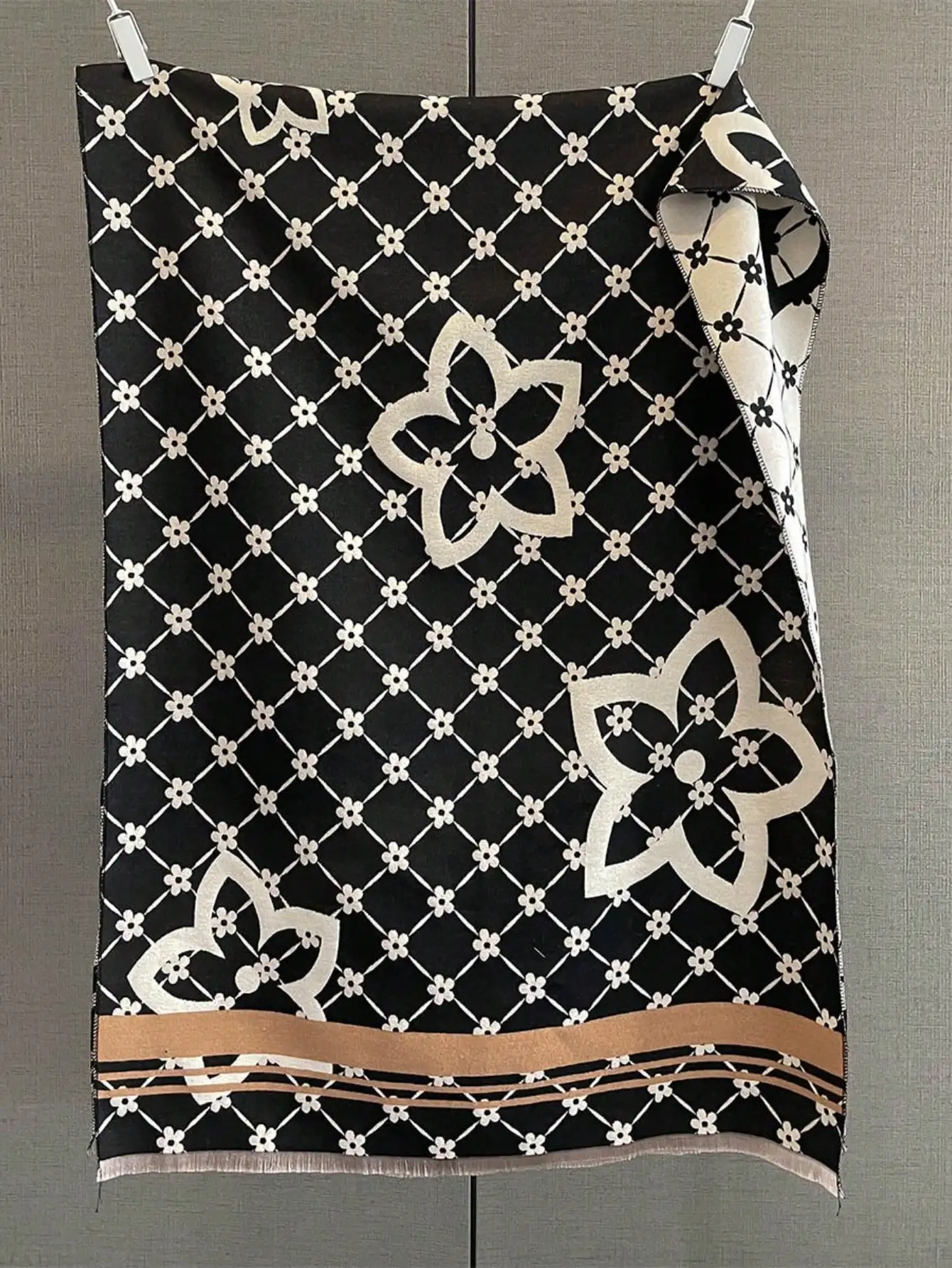 1pc Elegant Clover Pattern Jacquard Scarf, Warm And Fashionable Shawl For Women, Suitable For Air-Conditioned Rooms, Autumn/Winter For Dress，sc25092047747294994
