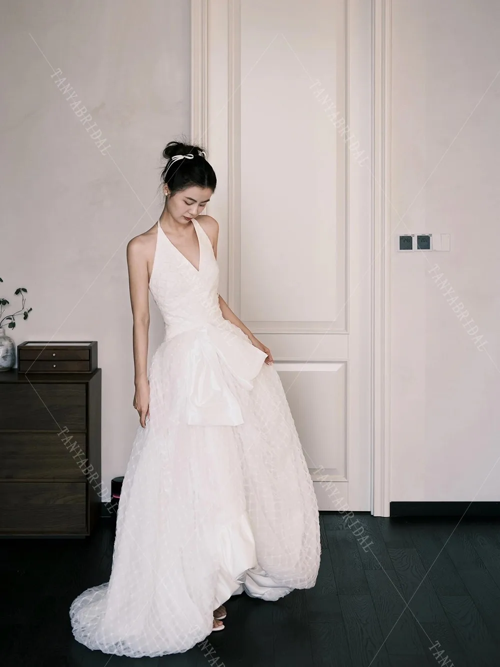 Vestidos de novia de tul con rejilla de diamantes y cuello Halter, vestido de novia de moda sin mangas alto y bajo, vestido de baile nupcial sin espalda