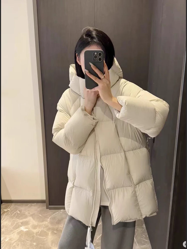 سترة قطنية جديدة لشتاء 2025 متوسطة الطول وخفيفة للغاية وجميلة المظهر معطف نسائي سميك من القطن الدافئ