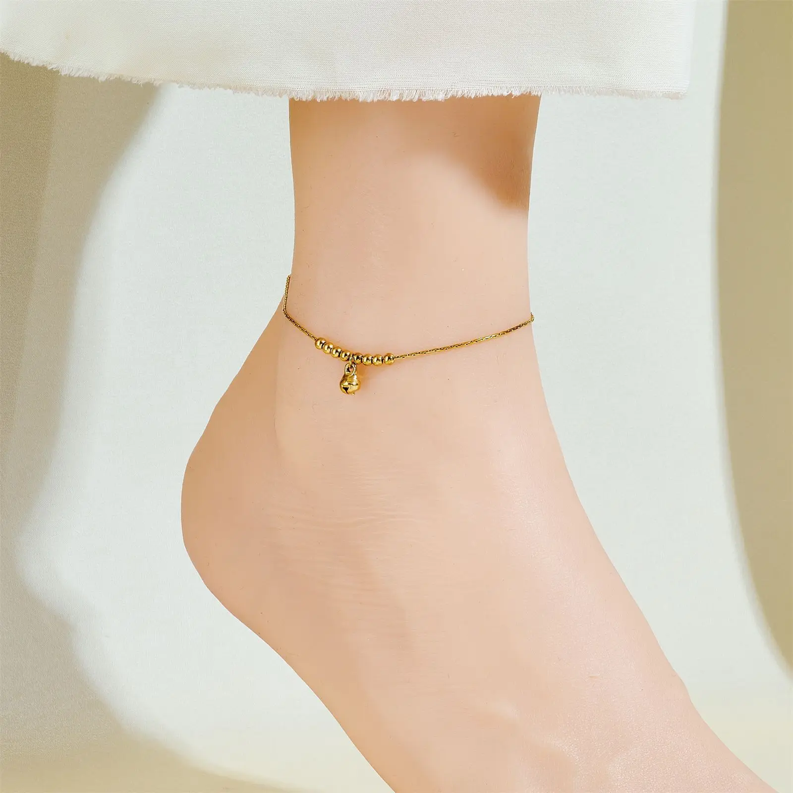 

New trendy simple exquisite niche bell round bead anklet female sweet temperament versatile sexy advanced feeling foot chain