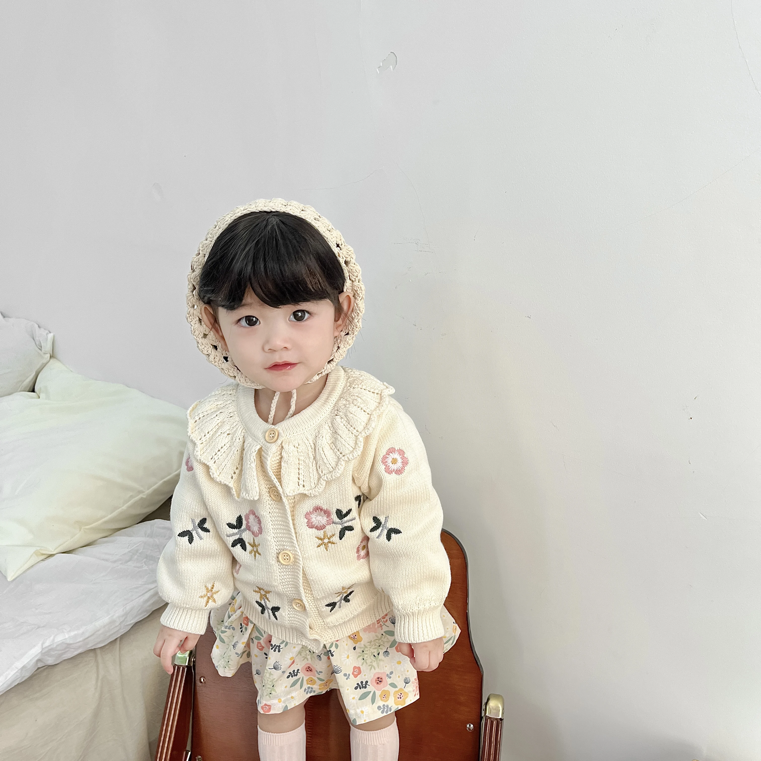 Baby knitwear embroidered flower coat girl baby sweater 100% cotton lace round neck spring baby cardigan