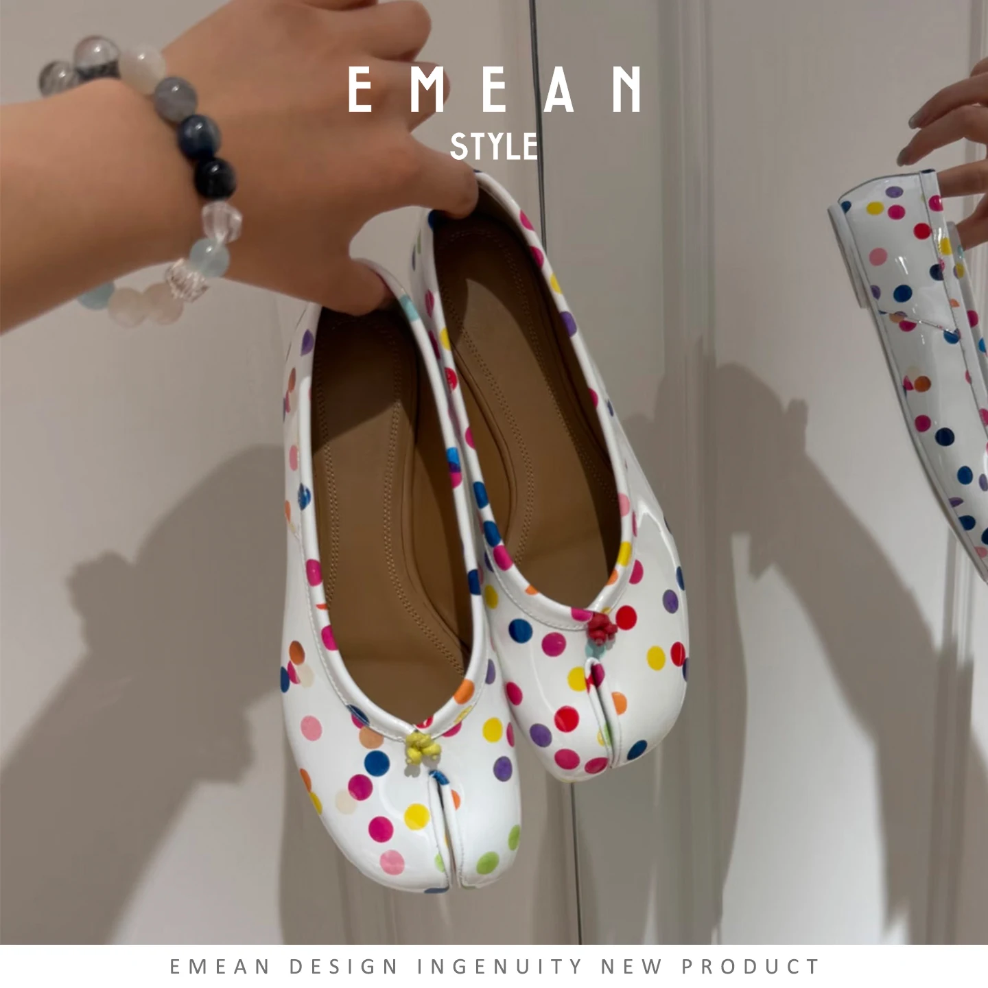 scarpe-basse-da-donna-con-pois-nuove-estive-a-punta-tonda-con-fondo-piatto-casual-e-alla-moda