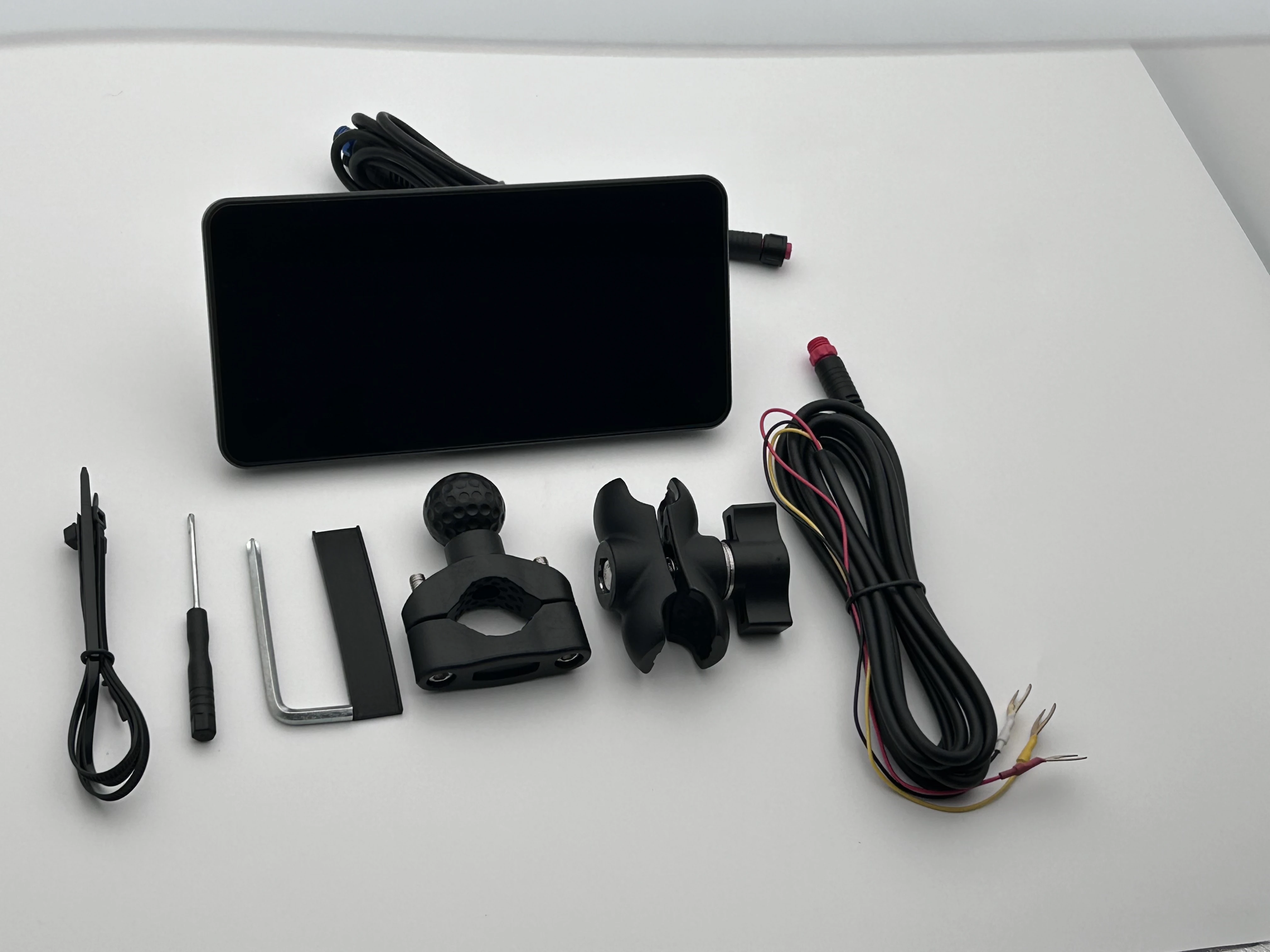 machine-de-voiture-intelligente-4g-avec-ecran-carplay-surveillance-de-la-pression-des-pneus-de-navigation-google-pour-systemes-gps-de-moto