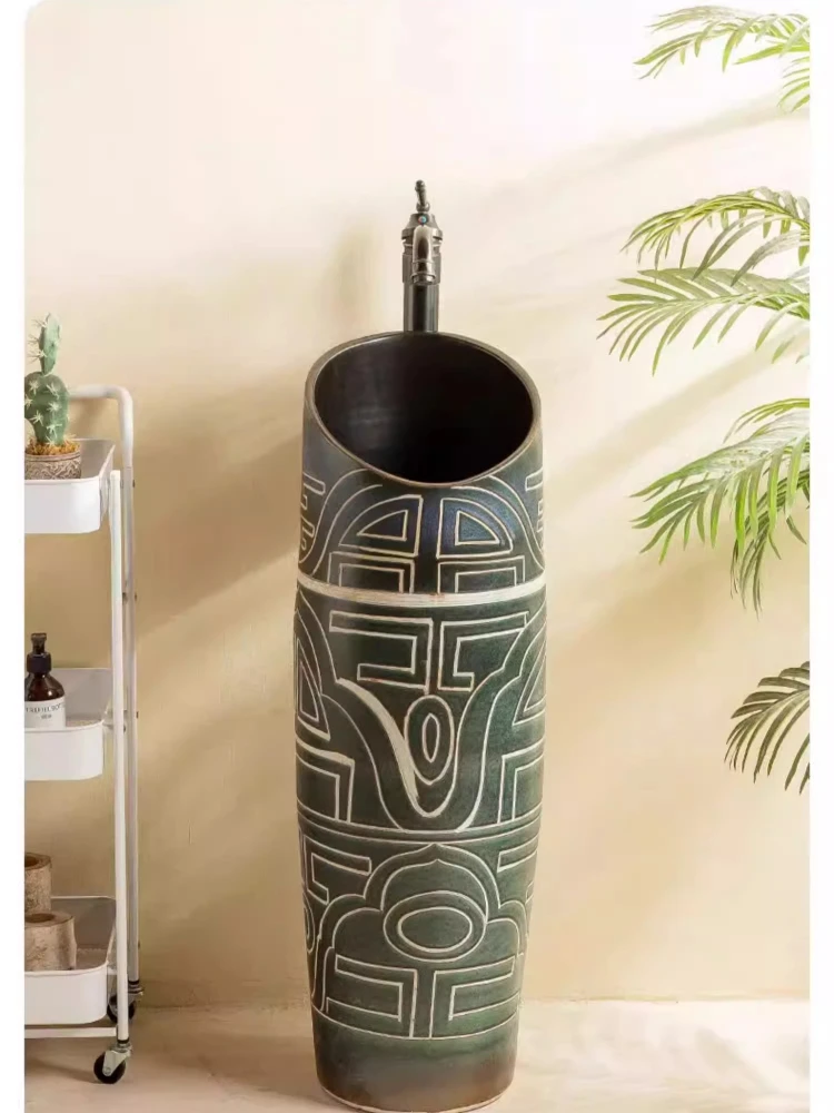 

Креативная напольная раковина-колонна для уличной ванной комнаты во дворе