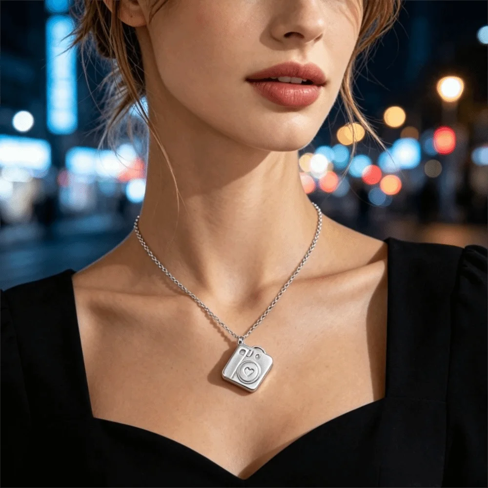 Thin Chain Photo Locket Necklace Choker Chain Vintage Style Photo Frame Pendant Retro Design Pull Out Frame