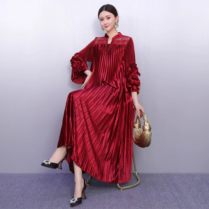 เดรสยาวผ้ากำมะหยี่แต่งลูกไม้ลายดอกไม้ สไตล์ลำลองสำหรับผู้หญิง ฤดูใบไม้ร่วง-ฤดูหนาว ปี 2025 รุ่น J2093 ขายส่ง