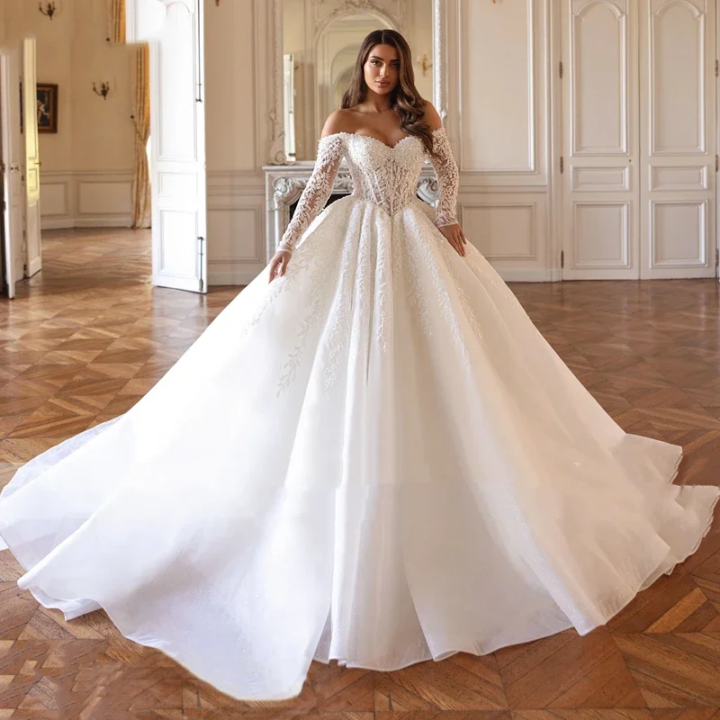 فساتين زفاف فاخرة على شكل قلب وأربطة على شكل كرة، مزينة بشكل رائع، مطرزة بأكمام طويلة، فستان زفاف الأميرة حسب الطلب