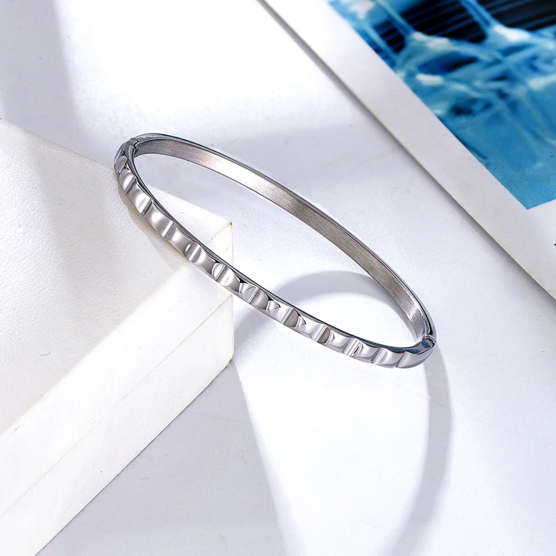 Wholesale High Quality Unique Design Stereo Rectangle Shape Stainless Steel Bracelet Ladies Love Bangle Fashion Jewelry Gift