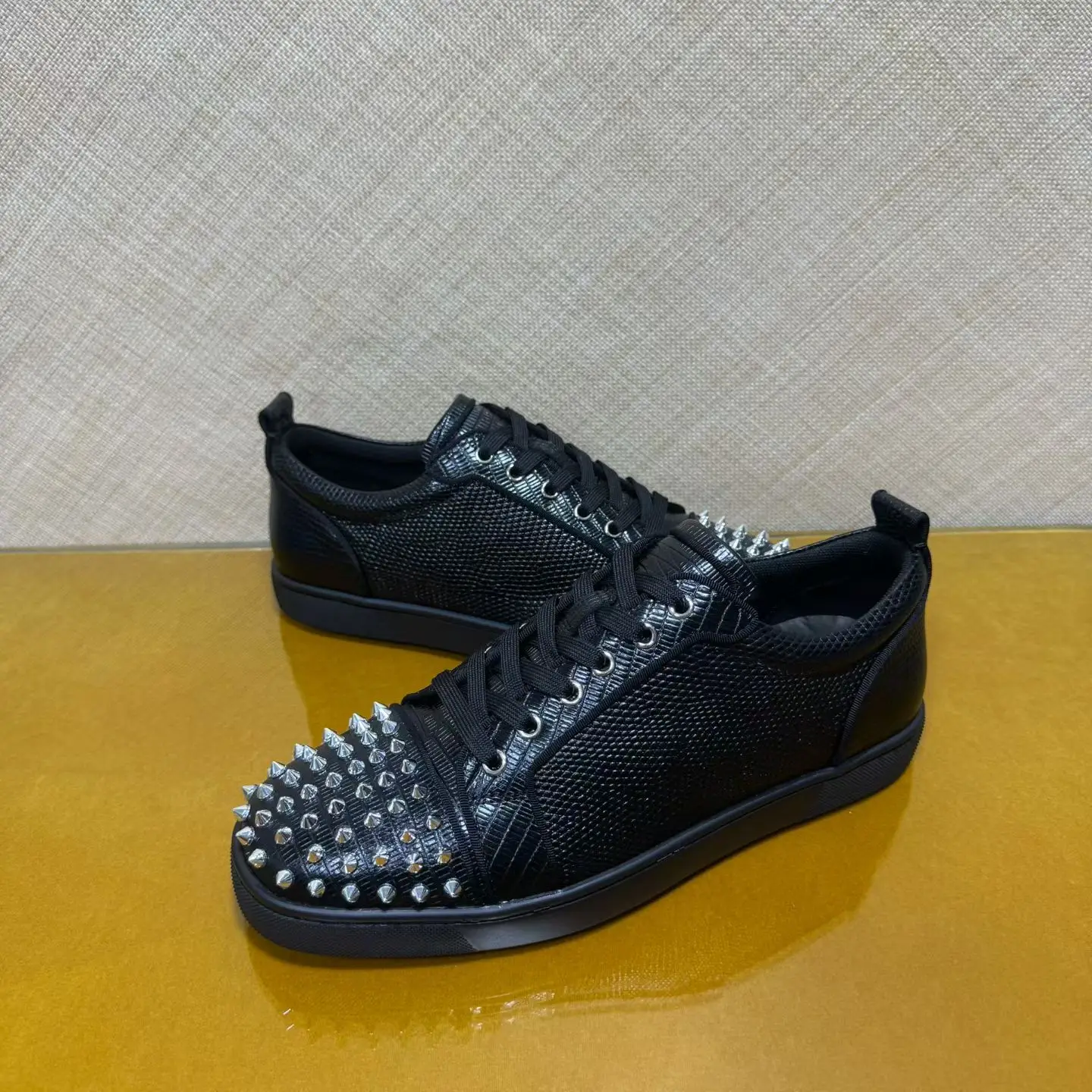 Luxury Men's Black Lizard-effect Embossed Leather Silver Spikes Lace Up Sneakers Red Bottom Casual Boat Shoes Fashion Footwear