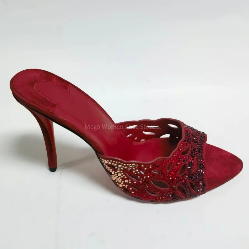 

Красные бархатные женские тапочки на высоком каблуке с открытым носком, новые французские сандалии на тонком каблуке с острым носком и декором из водяных раззмом