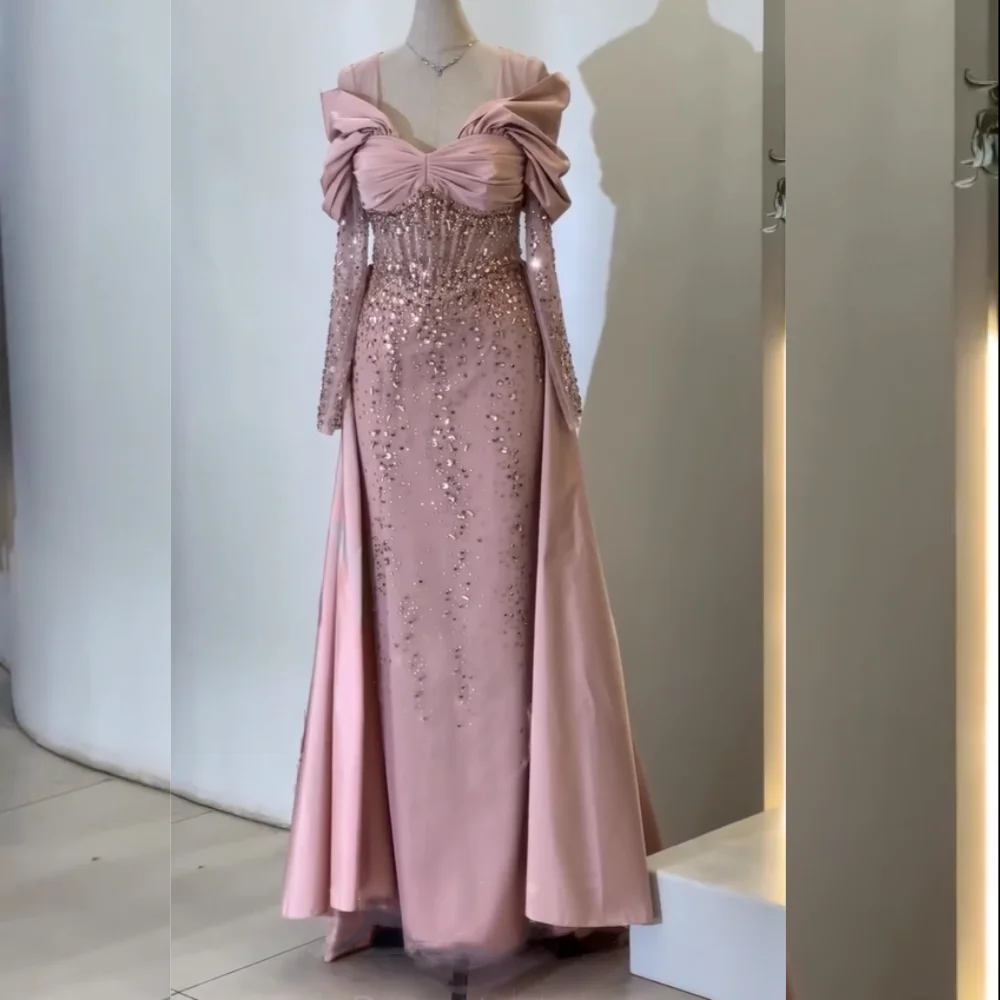 تخصيص البريق Charmeuse الطية مطرزة نمط مستقيم الخامس الرقبة فساتين طويلة مناسبة مخصصة المشاهير جودة عالية