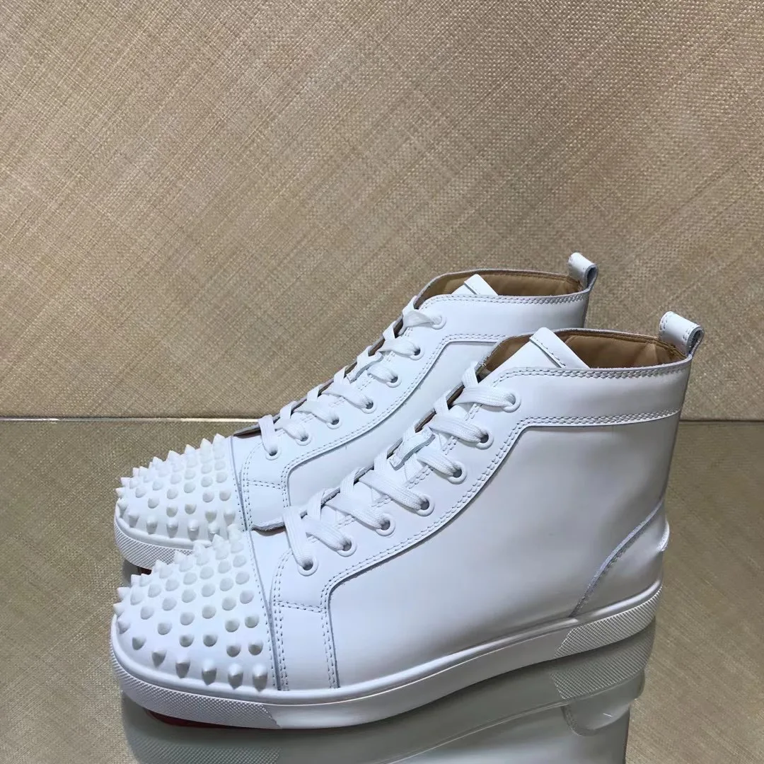 

Luxury Fashion High Top Rivets Toecap Casual Shoes Flats Lace Up Footwear Sneakers White Leather Red Bottom Shoes For Men